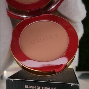 Gucci Limited Edition Cheeks & Eyes Powder - 10 SOFT PEACH - NEW IN BOX 0.19 oz